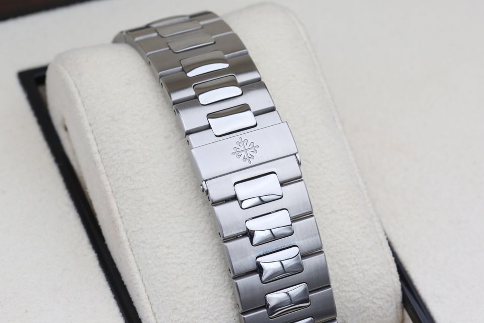 Patek Philippe Nautilus 5712/1A-001 Image 3